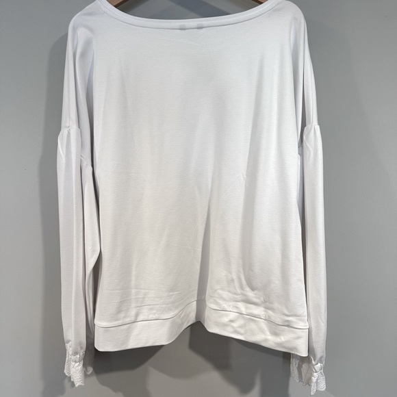 NWT! Beautiful crisp white top with eyelet detail - hard to find xxl - Picture 5 of 5